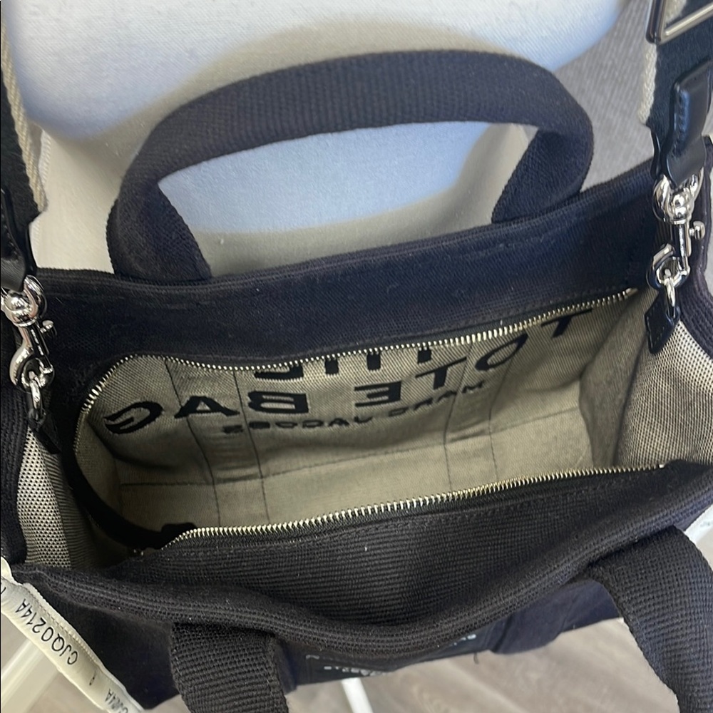 Marc Jacobs Black and White Tote Bag - Picture 4 of 6